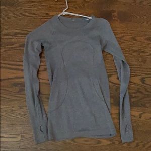 Lululemon size 2 gray shirt long sleeve